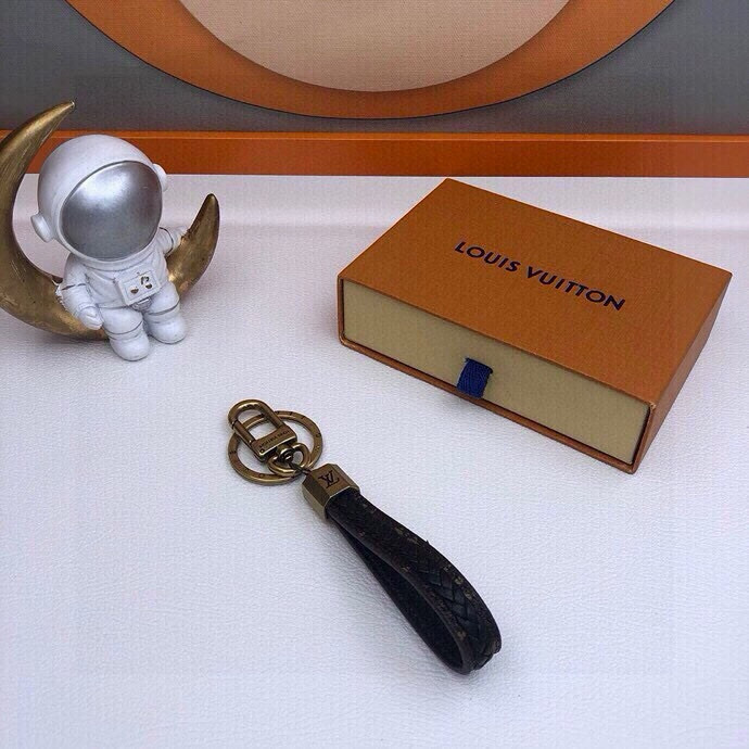 NO:373000,Original packaging of Yuan delivery pictures LOUIS VUITTON shield Keychain Auto pendant Bag pendant Double hanging set Key ring engraved with LOUIS VUITTON logo Top imported PU material Hardware is imported steel Original logo is indeed exquisite. The feel is really great!  keychain, keychain, louis vuitton, keychain19860909元配送图片原版包装 LOUIS VUITTON 盾牌 钥匙扣 汽车挂件 包包挂件 双挂套装 钥匙圈刻有LOUIS VUITTON标志 顶级进口PU材质 五金为进口钢 原版logo 确实精致.手感真的很赞！钥匙扣,钥匙扣,louis vuitton,keychain,accessory
