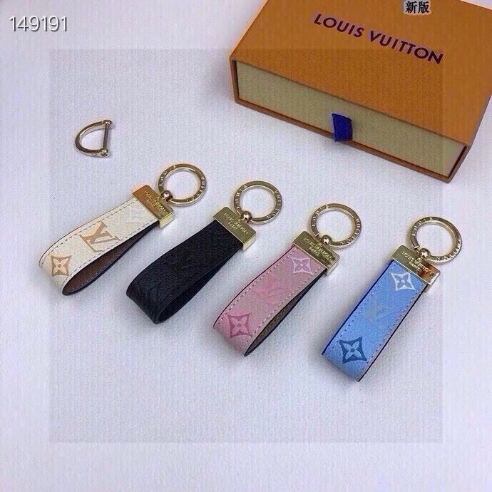 NO:373064,With original packaging of pictures, Louis Vuitton Louis Vuitton keychain M65221 classic presbyterian Monogram, durable, is the ideal material for Dragonne keychain, which can create this accessory that is both practical and fashionable. 24K vacuum electroplating hardware is fashionable and has a good packaging. I especially like this one. Simple and beautiful, and it looks very high-end. It also comes with a horseshoe buckle. A must-have keychain for small car keys, keychain, louis vuitton, louis vuitton, keychain19860909配图片原版包装 路易威登LouisVuitton 钥匙扣M65221经典老花Monogram,经久耐用, 是 Dragonne 钥匙扣理想的材质,可打造这款兼具实用性和时尚性的配饰. 24K真空电镀五金,又具时尚性,包装挺不错的,特别喜欢这款. 简洁漂亮 而且看起来也很高档 还配有马蹄扣 小爱车钥匙必备钥匙扣,钥匙扣,louis vuitton,louis vuitton,keychain,accessory