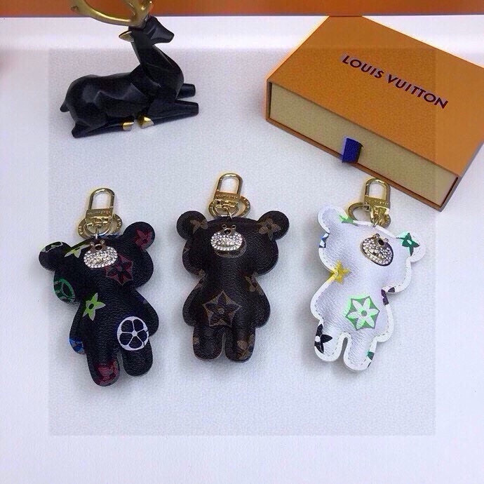 NO:373082,Packaging with picture counter LV presbyterian bear pendant, keychain, ten thousand recommendations!  Louis Vuitton Louis Vuitton Bear pendant keychain ornaments The internal fillings purchased by the counter are the same as those of the counter. The size is 17*7cm. The special PU material officially selected by the top imported LV. The hardware is imported steel. The original logo can be used as car ornaments/pendants/ keychain. It is indeed exquisite. The feel is really great!  I really like the design of Liangdian. I bought ZP and developed it. I will experience it myself. The disassembled ZP is produced by us!  keychain, keychain, louis vuitton, louis vuitton, louis vuitton, louis vuitton, keychain19860909配图片专柜包装 LV老花小熊挂件,钥匙扣,一万个推荐！ Louis Vuitton 路易威登法小熊挂件钥匙扣摆件 专柜代购内部填充物都与专柜一致聚酯纤维材质 尺寸17*7cm 顶级进口LV官方选用的特殊PU材质 五金为进口钢 原版logo 可当做汽车摆件/挂坠/挂件/钥匙扣,确实精致.手感真的很赞！亮钻这个设计真心太喜欢了,购入ZP开发的,自行感受一下,拆卸了的ZP跟我们出品！钥匙扣,钥匙扣,louis vuitton,louis vuitton,louis vuitton,keychain,accessory