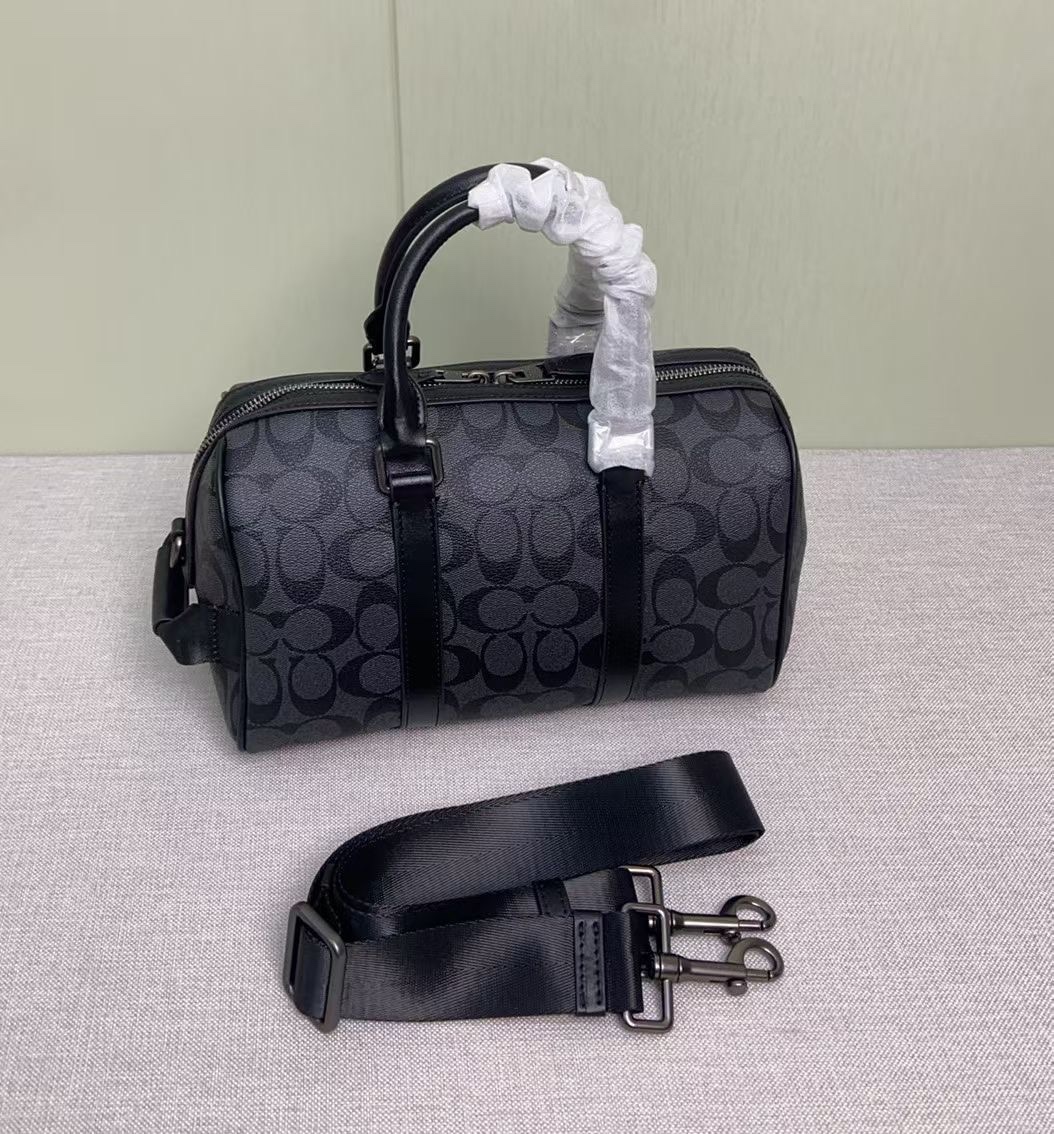 Coach Coa*h Venturer枕头包波士顿 27 来啦 CY821 的包型搭配徽章设计