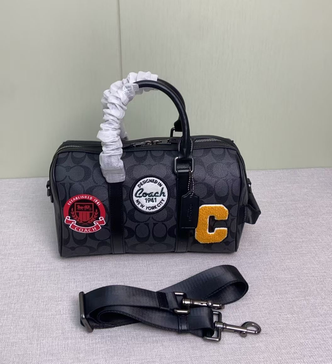 Coach Coa*h Venturer枕头包波士顿 27 来啦 CY821 的包型搭配徽章设计