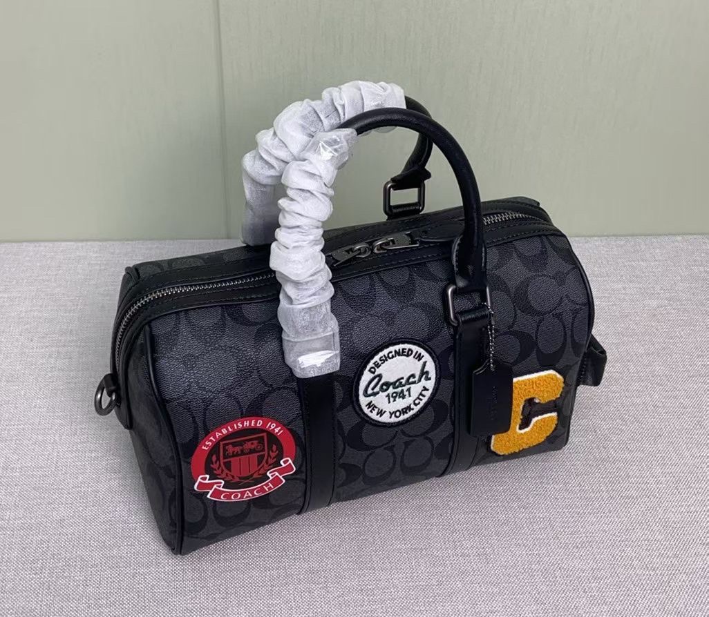 Coach Coa*h Venturer枕头包波士顿 27 来啦 CY821 的包型搭配徽章设计