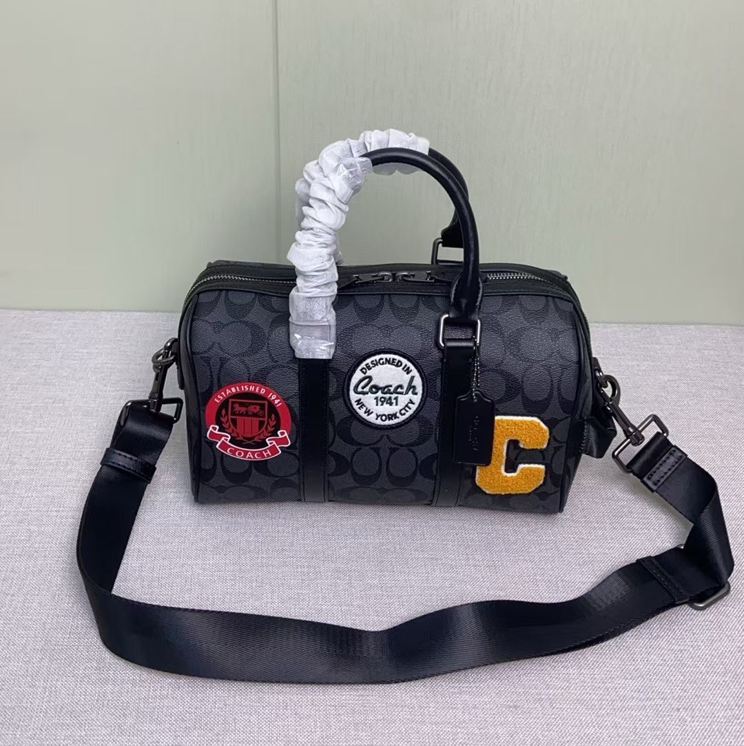 Coach Coa*h Venturer枕头包波士顿 27 来啦 CY821 的包型搭配徽章设计