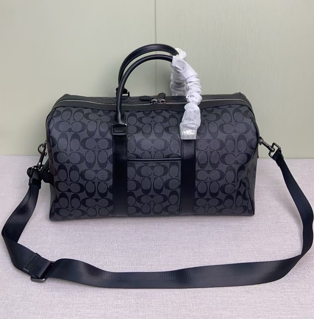 Coach Coa*h 25年1月份新品Venturer旅行包 来啦 CY829 的包型搭配徽章设计