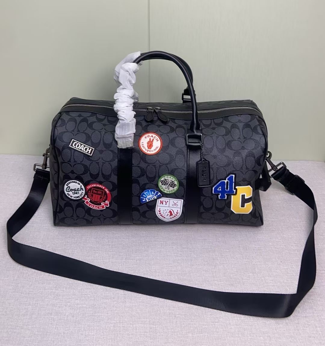 Coach Coa*h 25年1月份新品Venturer旅行包 来啦 CY829 的包型搭配徽章设计