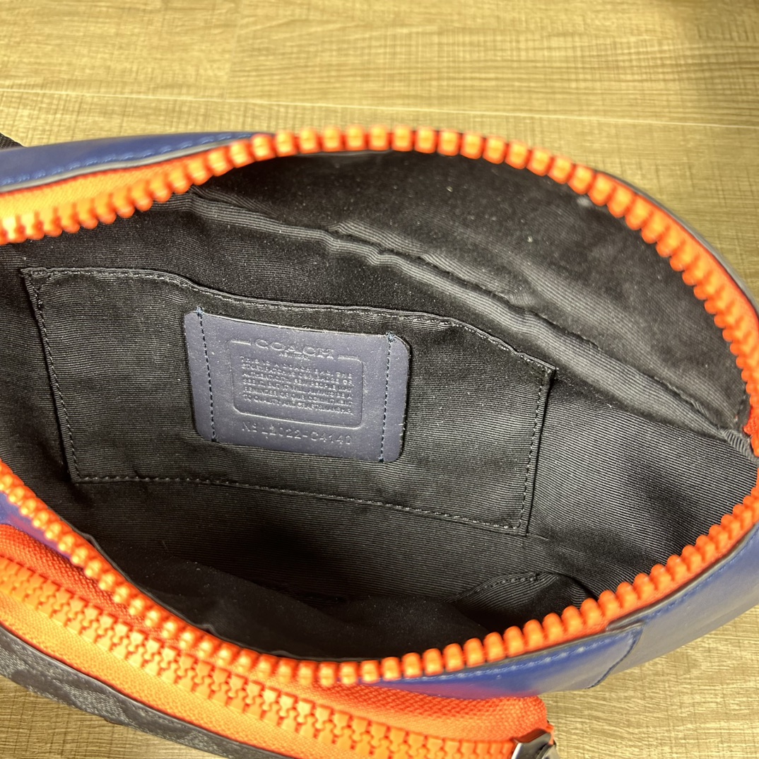 Coach C4140 标志TRACK 胸包腰包 PVC老花料配进口头层牛皮 客供五金 内置多功能袋