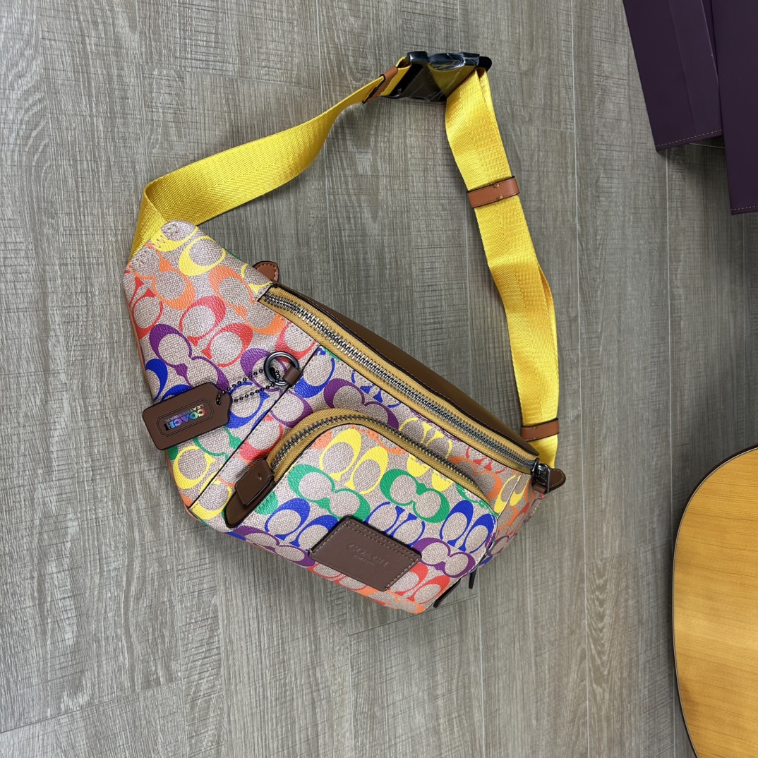 Coach C9847 标志TRACK 胸包腰包 PVC老花料配进口头层牛皮 客供五金 内置多功能袋