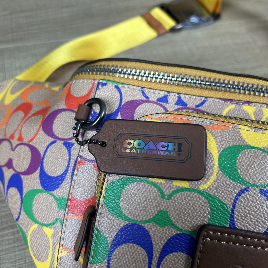 Coach C9847 标志TRACK 胸包腰包 PVC老花料配进口头层牛皮 客供五金 内置多功能袋