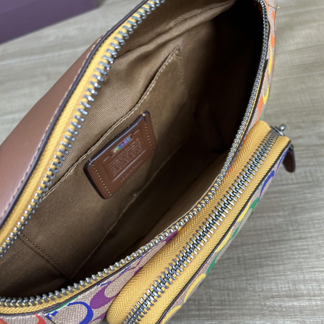 Coach C9847 标志TRACK 胸包腰包 PVC老花料配进口头层牛皮 客供五金 内置多功能袋