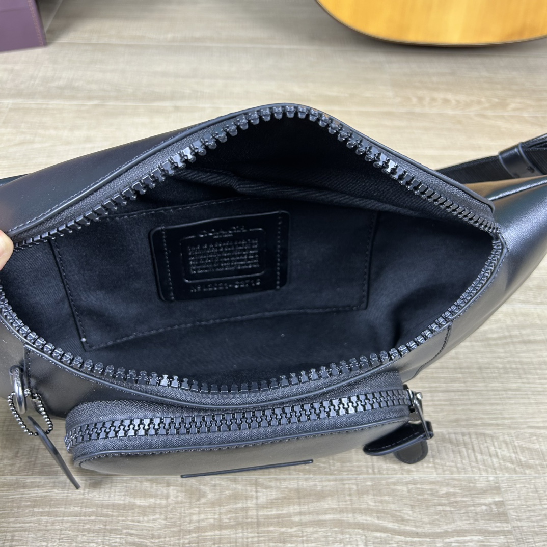 Coach C2716 标志TRACK 胸包腰包 PVC老花料配进口头层牛皮 客供五金 内置多功能袋