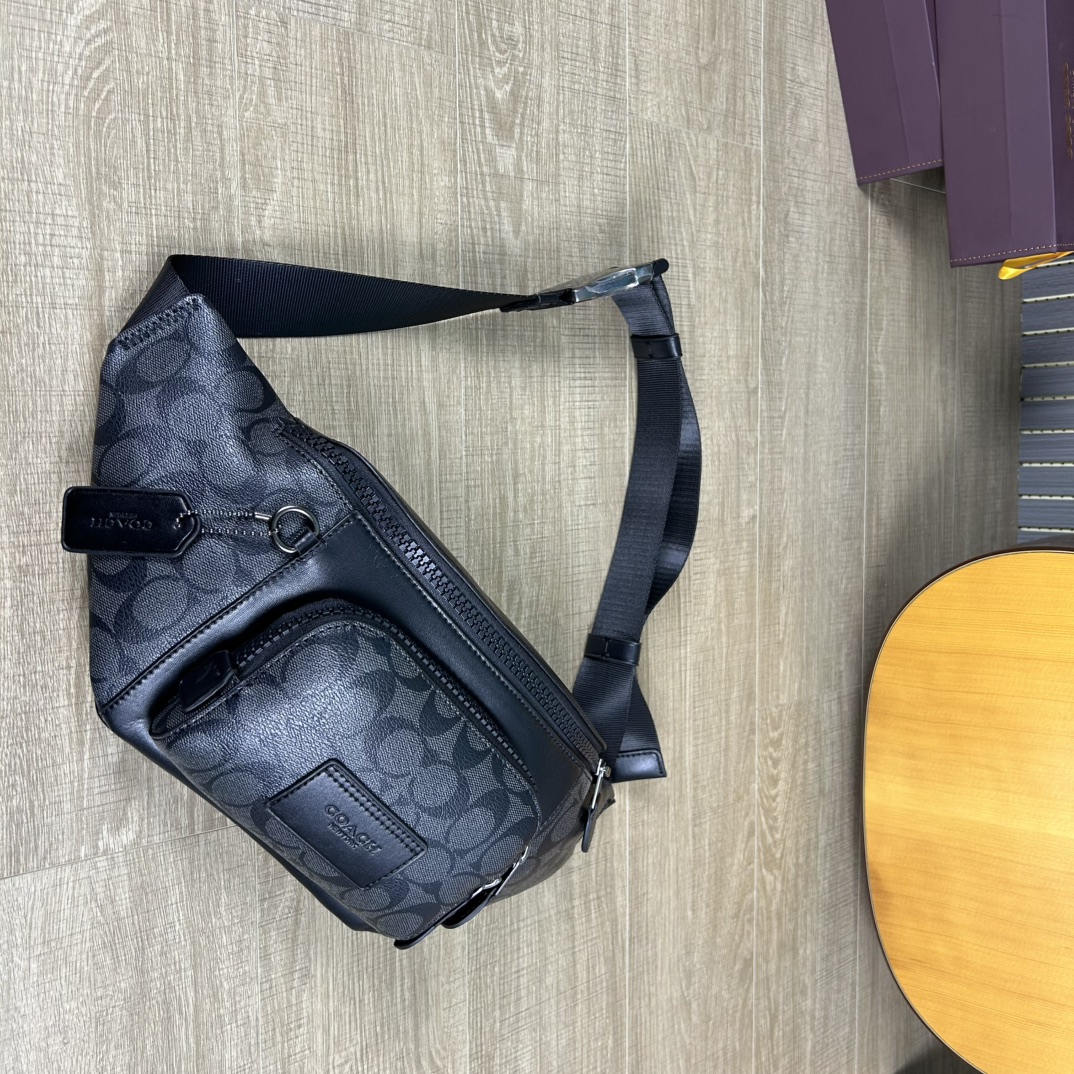 Coach C3765 标志TRACK 胸包腰包 PVC老花料配进口头层牛皮 客供五金 内置多功能袋