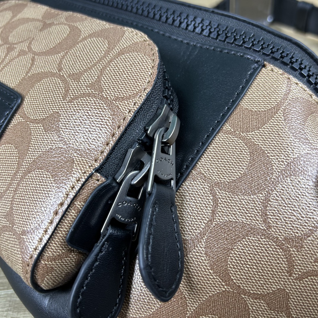 Coach C3765 标志TRACK 胸包腰包 PVC老花料配进口头层牛皮 客供五金 内置多功能袋