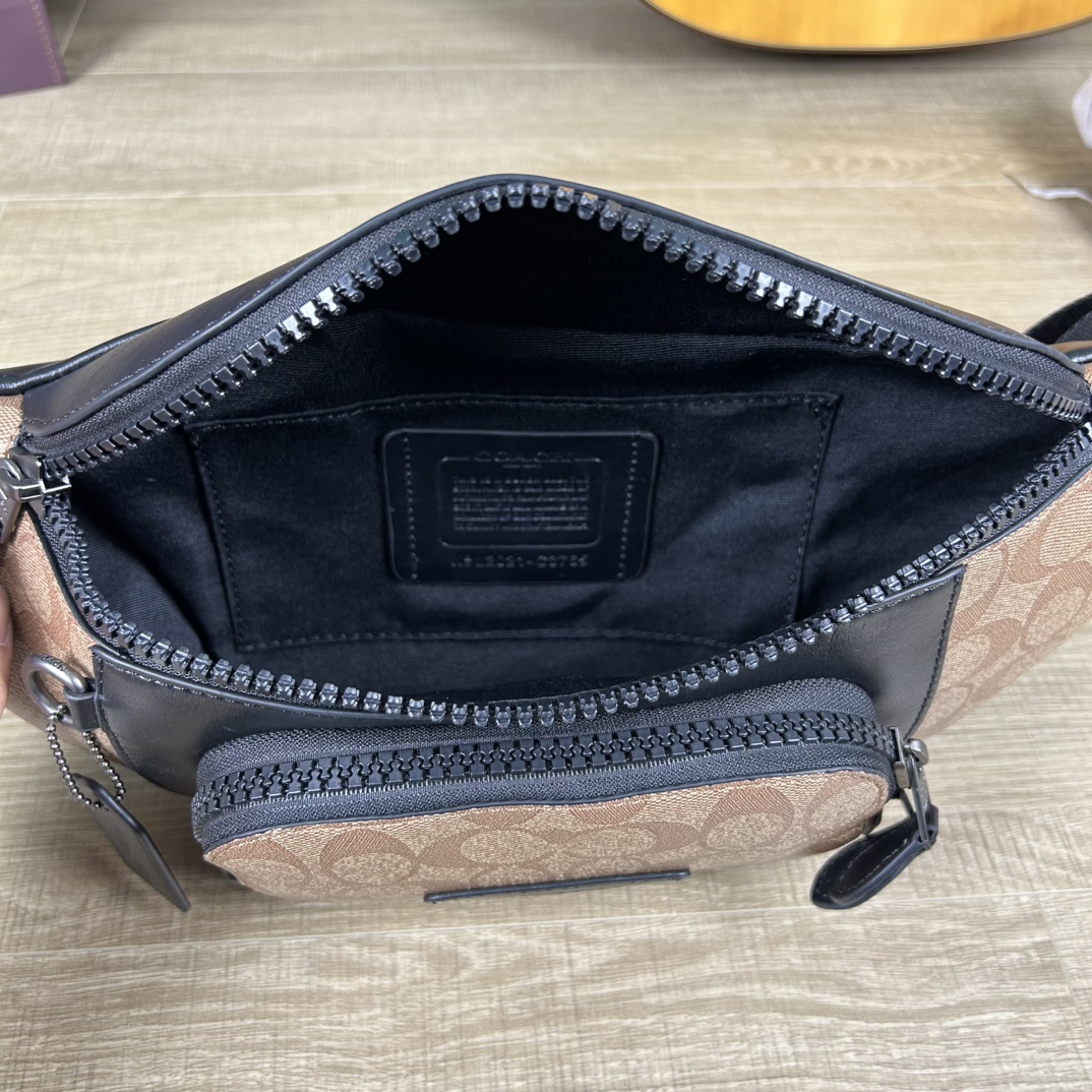 Coach C3765 标志TRACK 胸包腰包 PVC老花料配进口头层牛皮 客供五金 内置多功能袋