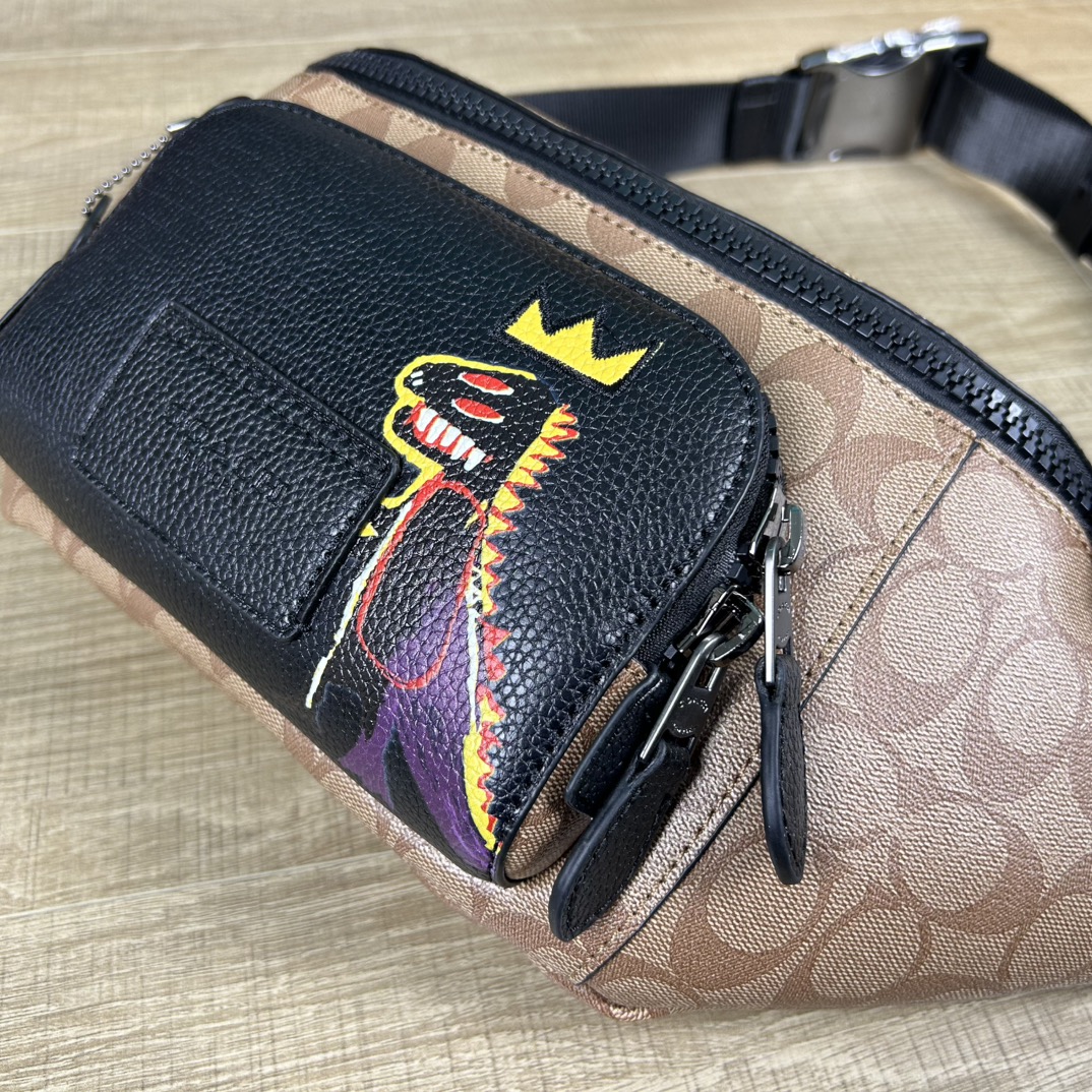 Coach C5422 标志TRACK 胸包腰包 PVC老花料配进口头层牛皮 客供五金 内置多功能袋