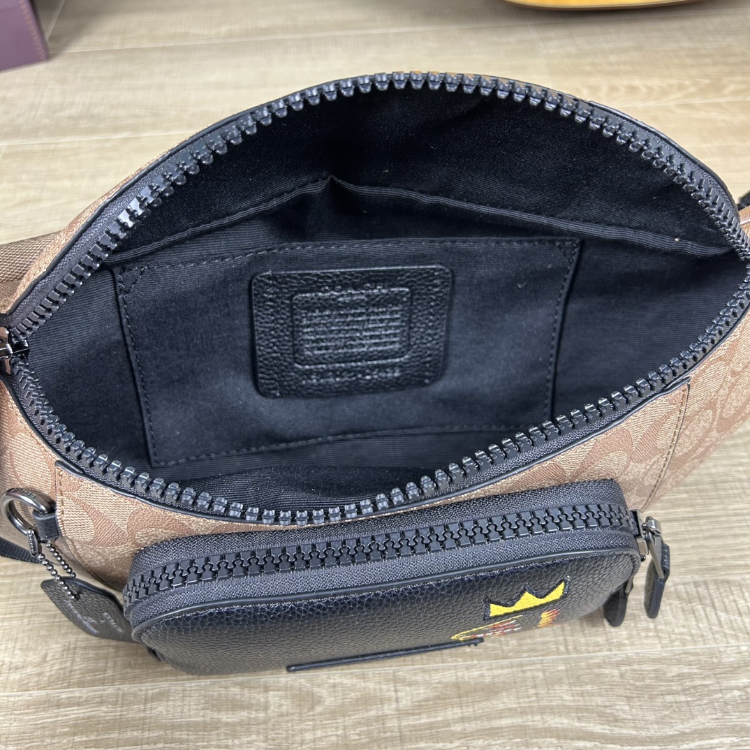 Coach C5422 标志TRACK 胸包腰包 PVC老花料配进口头层牛皮 客供五金 内置多功能袋