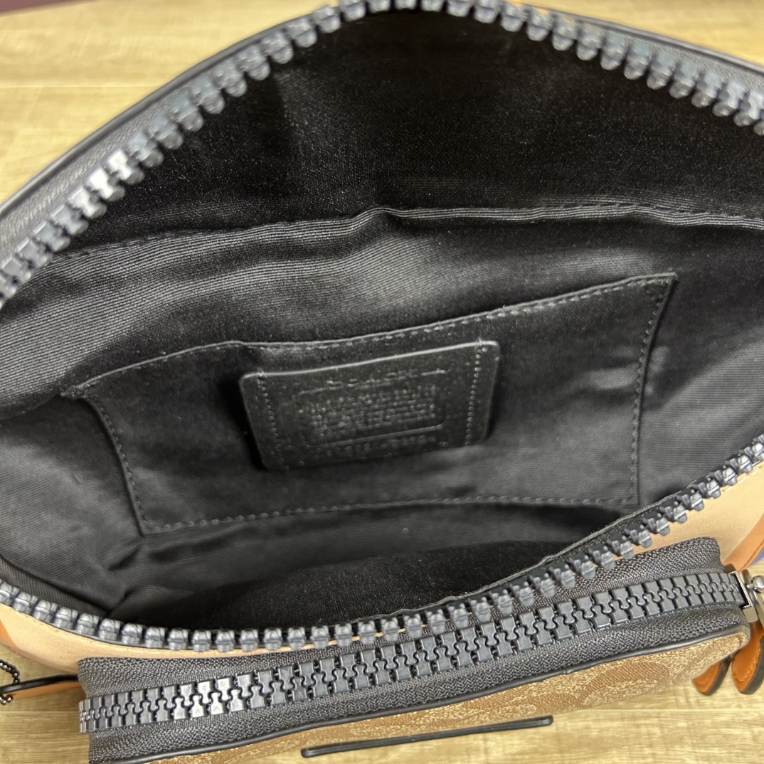 Coach C2724 标志TRACK 胸包腰包 PVC老花料配进口头层牛皮 客供五金 内置多功能袋