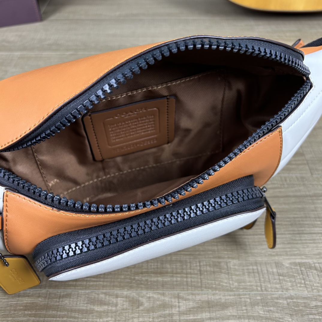 Coach CE552 标志TRACK 胸包腰包 PVC老花料配进口头层牛皮 客供五金 内置多功能袋