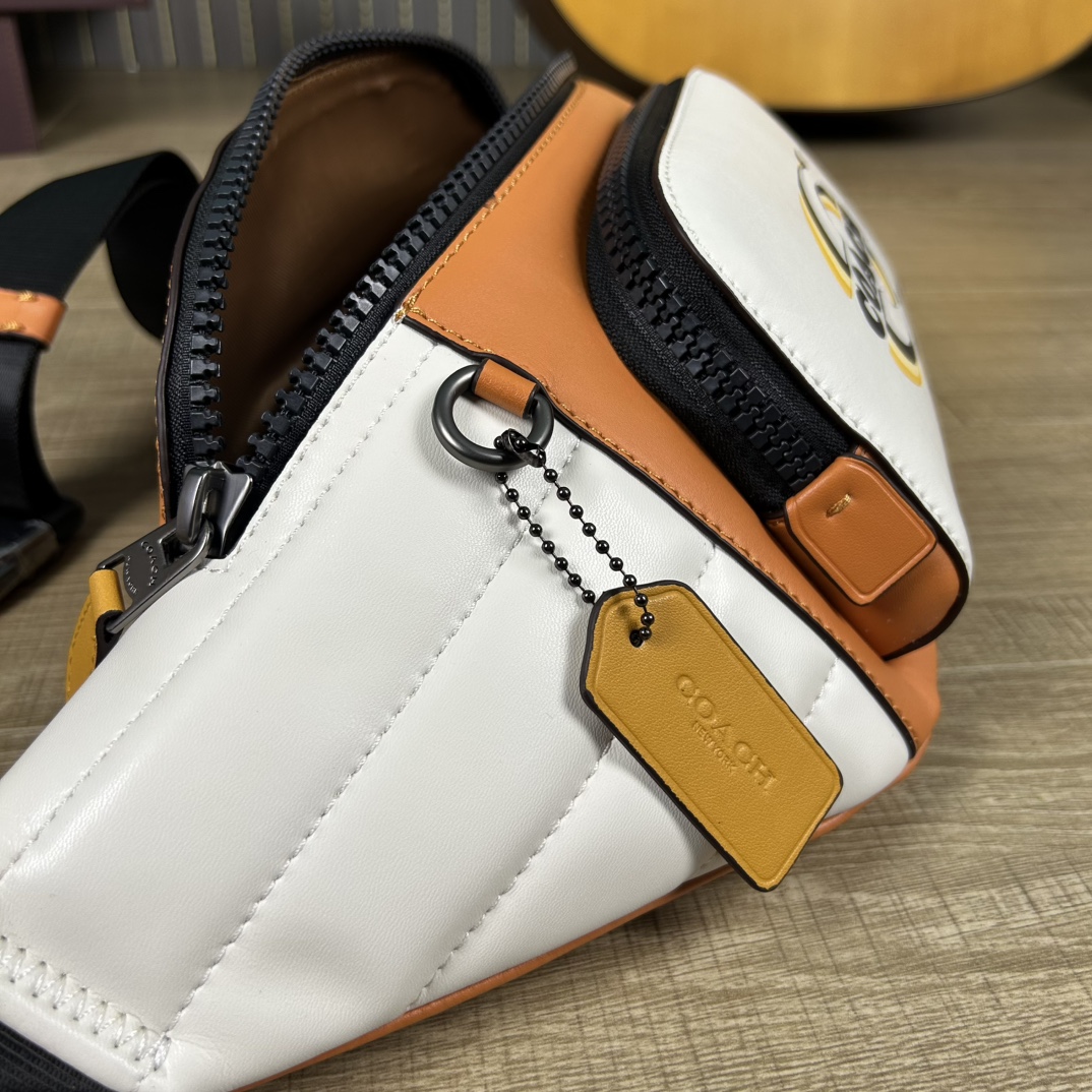 Coach CE552 标志TRACK 胸包腰包 PVC老花料配进口头层牛皮 客供五金 内置多功能袋