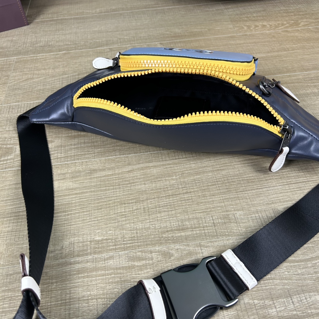Coach CE552 标志TRACK 胸包腰包 PVC老花料配进口头层牛皮 客供五金 内置多功能袋