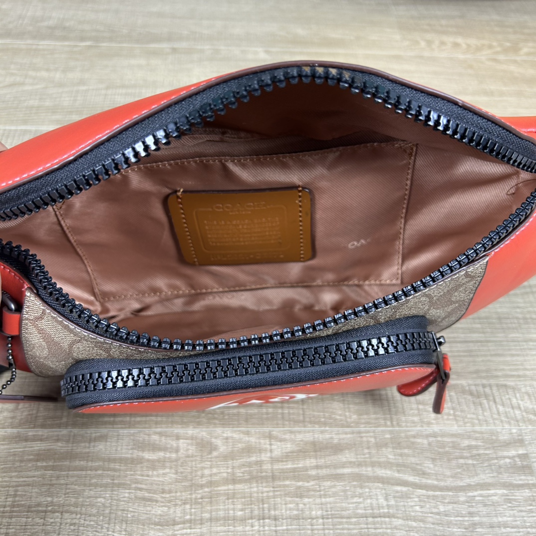 Coach CE870 标志TRACK 胸包腰包 PVC老花料配进口头层牛皮 客供五金 内置多功能袋