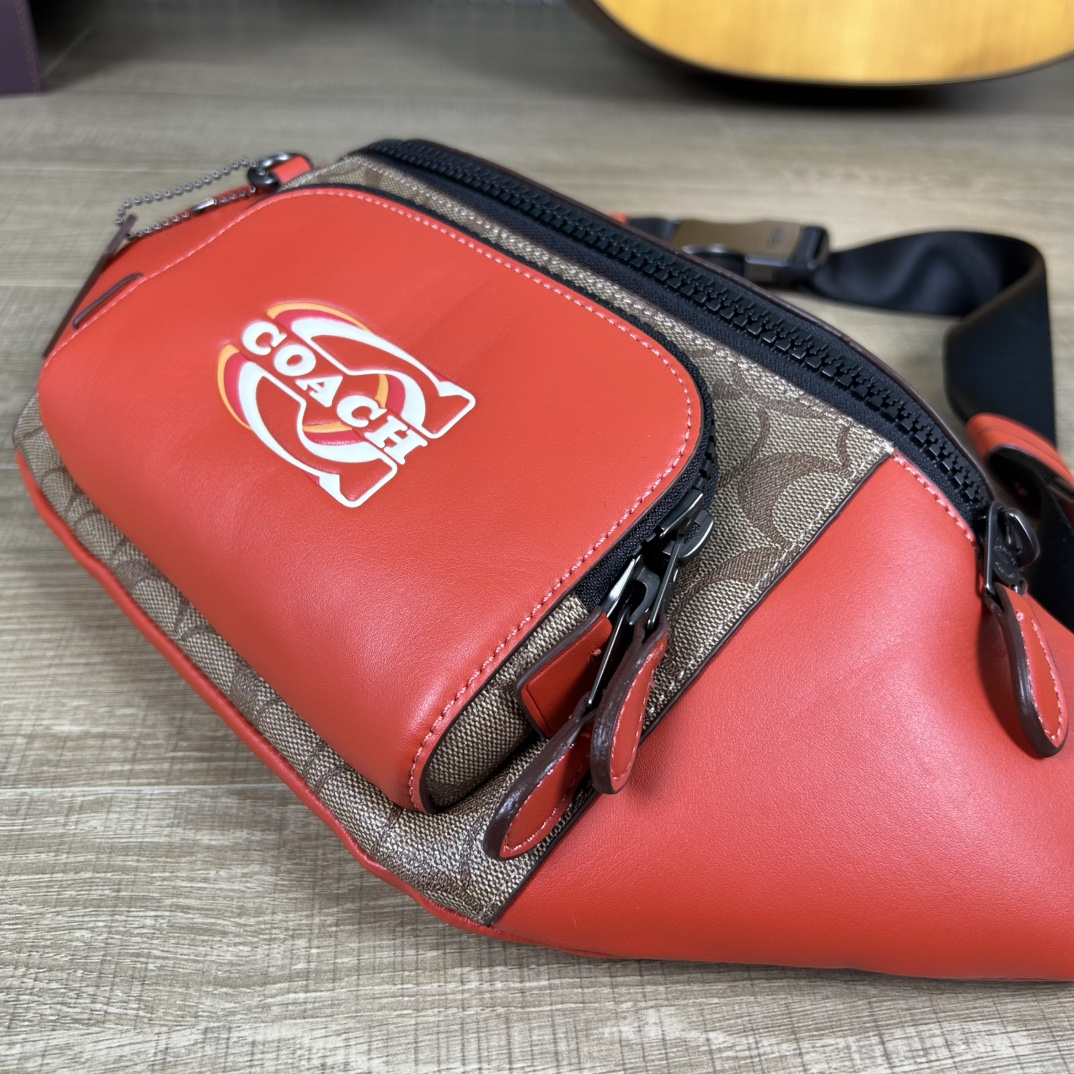 Coach CE870 标志TRACK 胸包腰包 PVC老花料配进口头层牛皮 客供五金 内置多功能袋