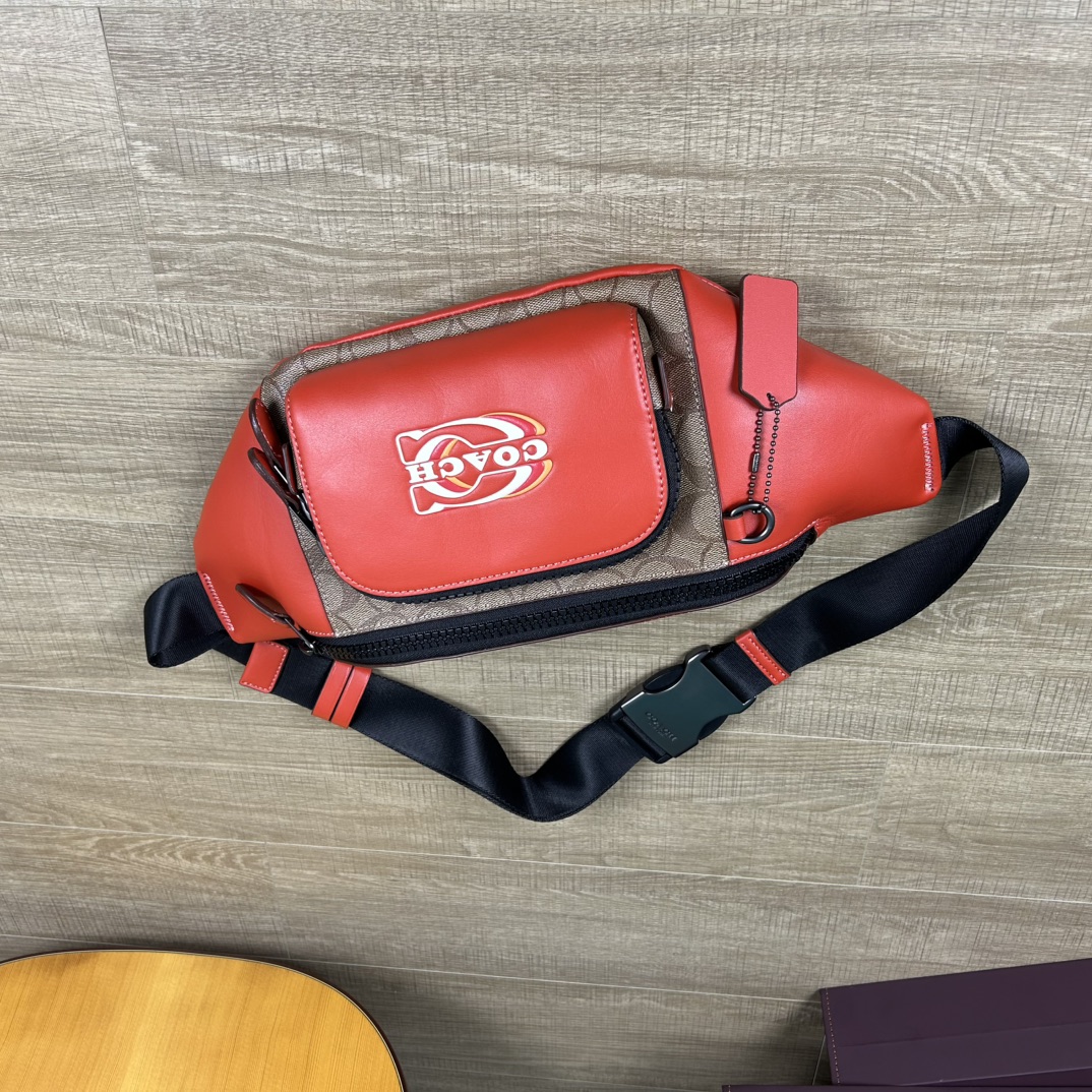 Coach CE870 标志TRACK 胸包腰包 PVC老花料配进口头层牛皮 客供五金 内置多功能袋