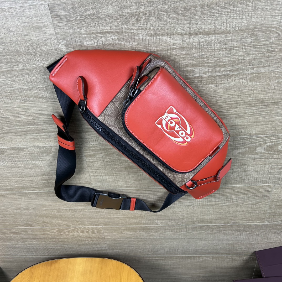 Coach CE870 标志TRACK 胸包腰包 PVC老花料配进口头层牛皮 客供五金 内置多功能袋