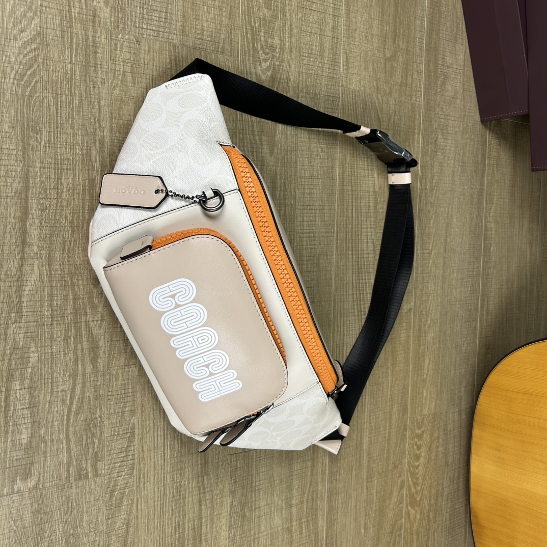 Coach C8129 标志TRACK 胸包腰包 PVC老花料配进口头层牛皮 客供五金 内置多功能袋