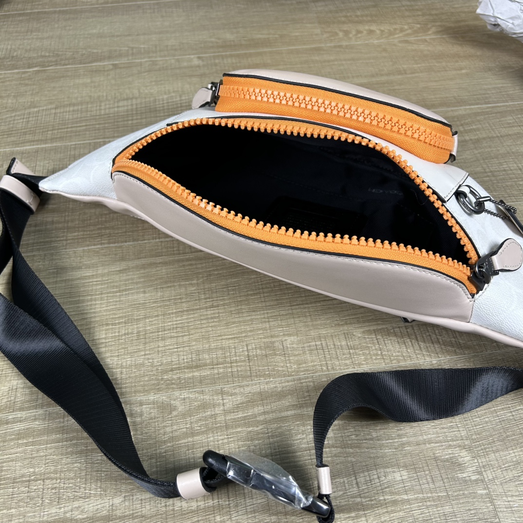 Coach C8129 标志TRACK 胸包腰包 PVC老花料配进口头层牛皮 客供五金 内置多功能袋