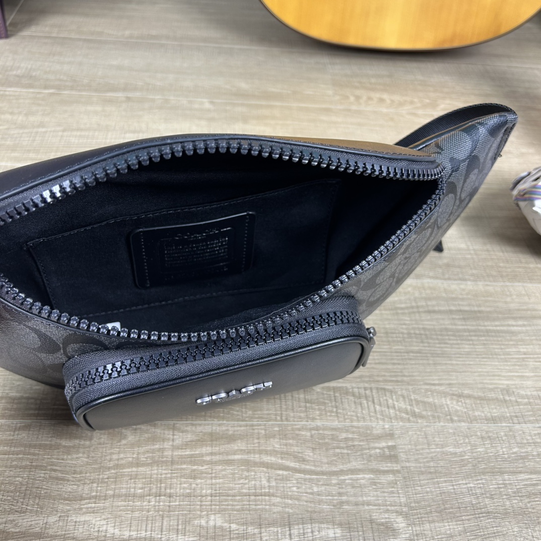 Coach C8412 标志TRACK 胸包腰包 PVC老花料配进口头层牛皮 客供五金 内置多功能袋