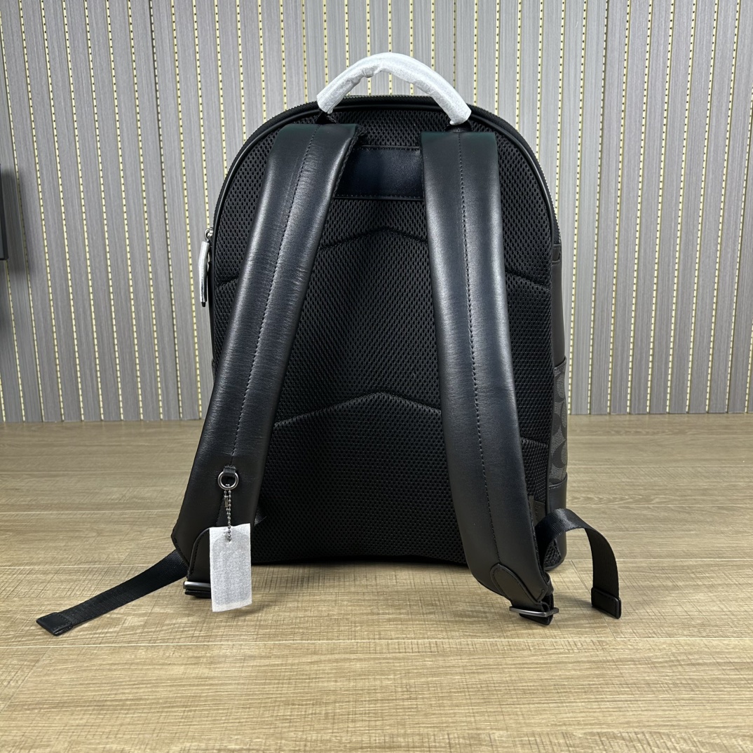 Coach 货号 2736 coa** west 偏小版男士背包