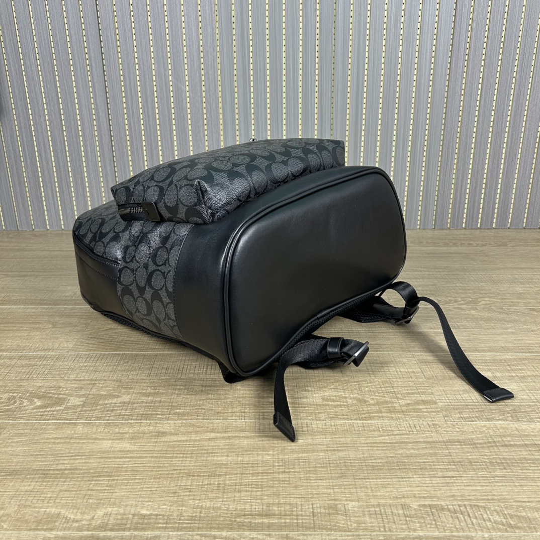 Coach 货号 2736 coa** west 偏小版男士背包