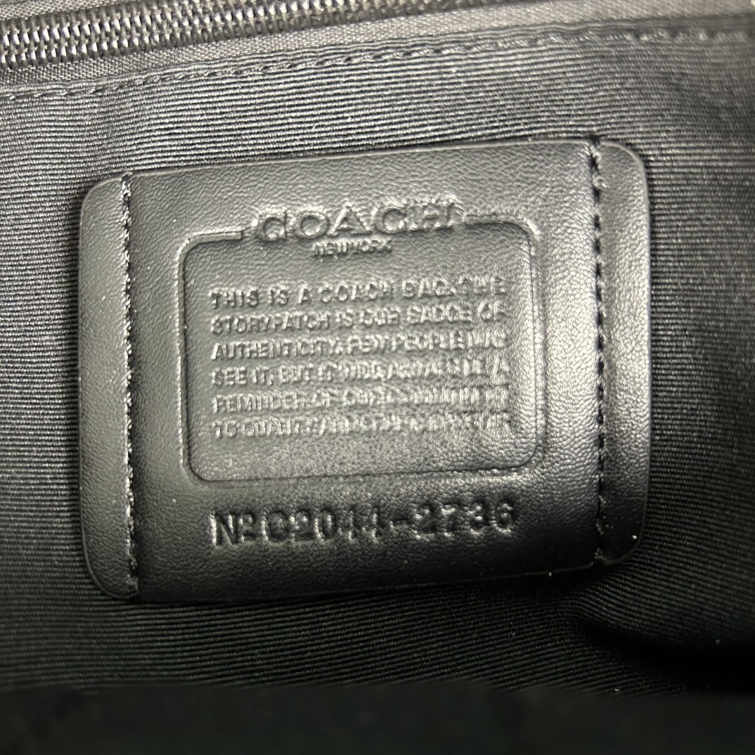 Coach 货号 2736 coa** west 偏小版男士背包