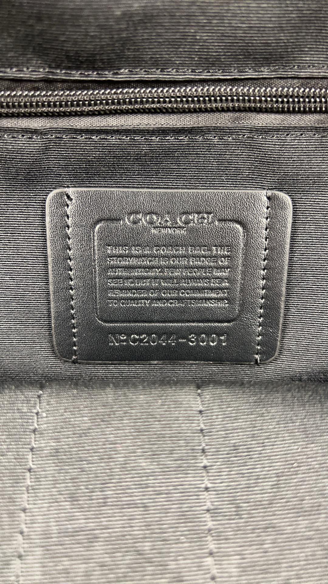 Coach 货号 3001 coa** west 偏小版男士背包