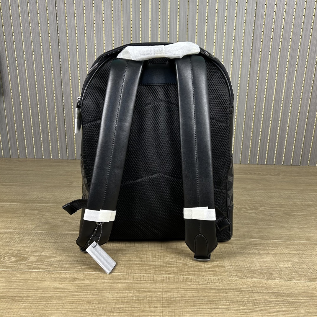 Coach 货号 3001 coa** west 偏小版男士背包