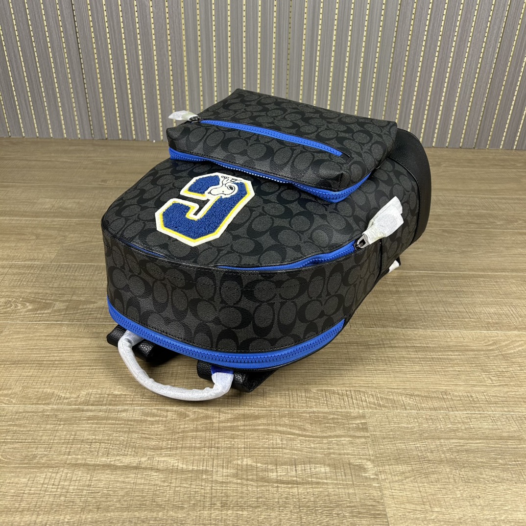 Coach 货号 5511 coa** west 偏小版男士背包