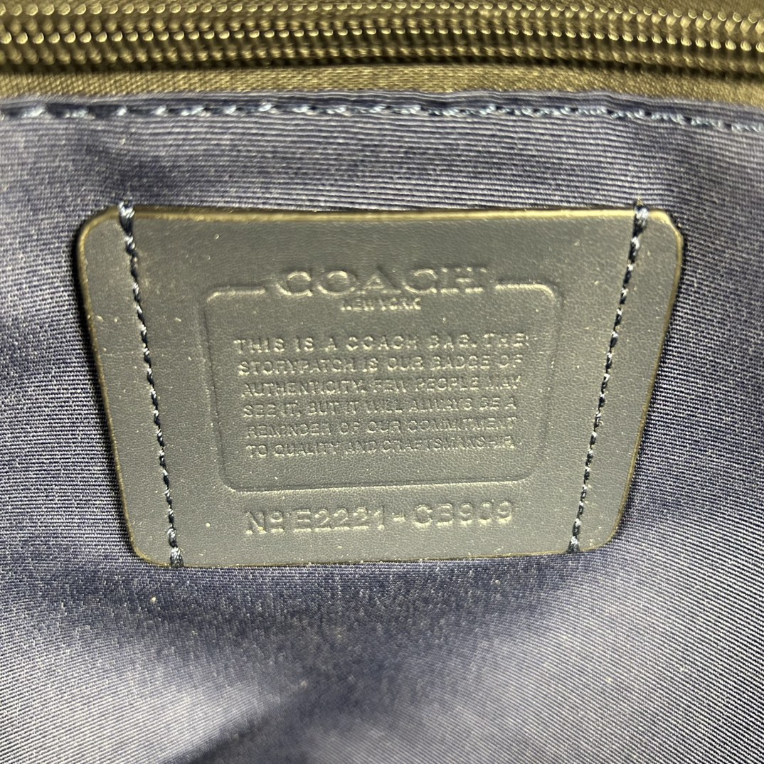 Coach 货号 CB909 coa** west 偏小版男士背包