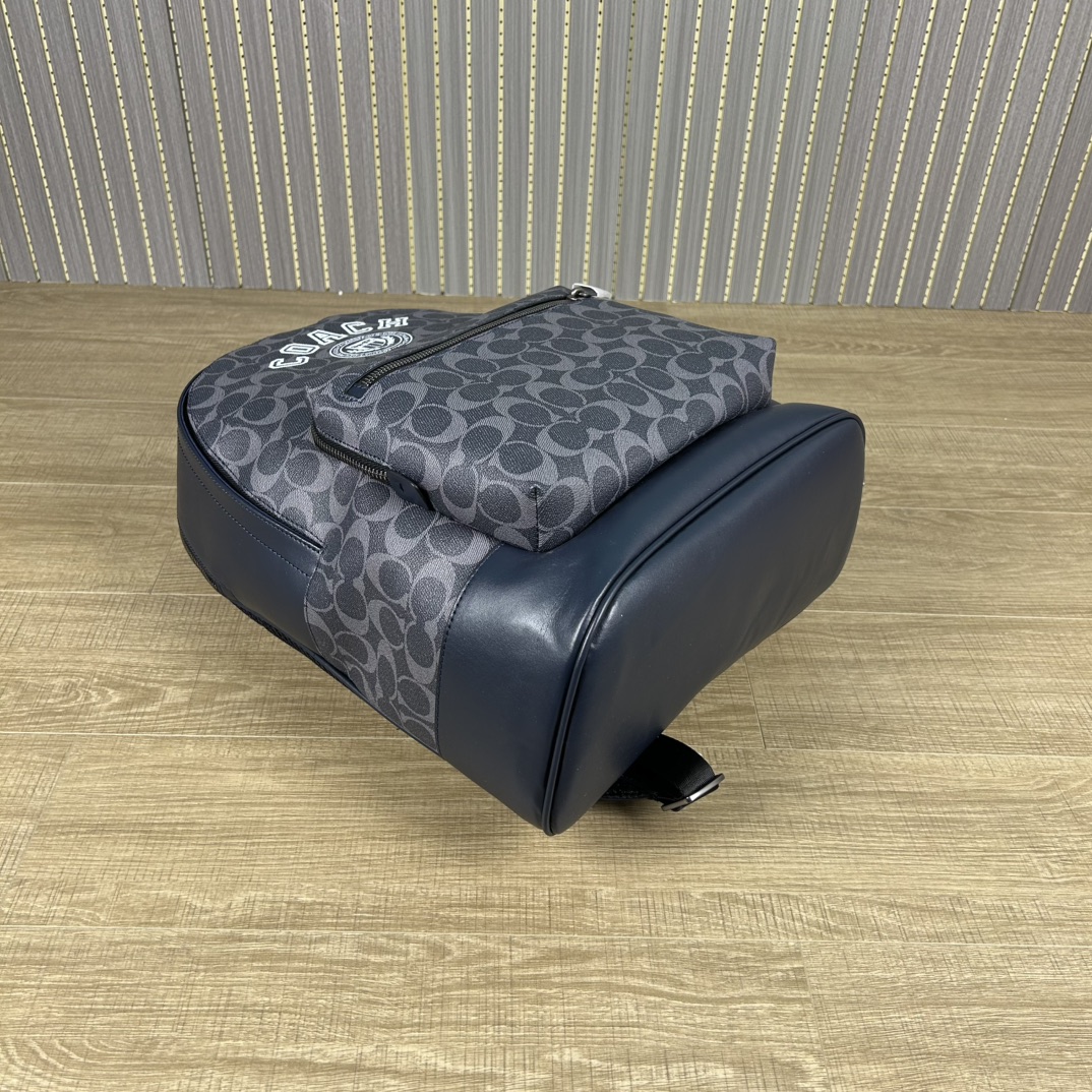Coach 货号 CB909 coa** west 偏小版男士背包