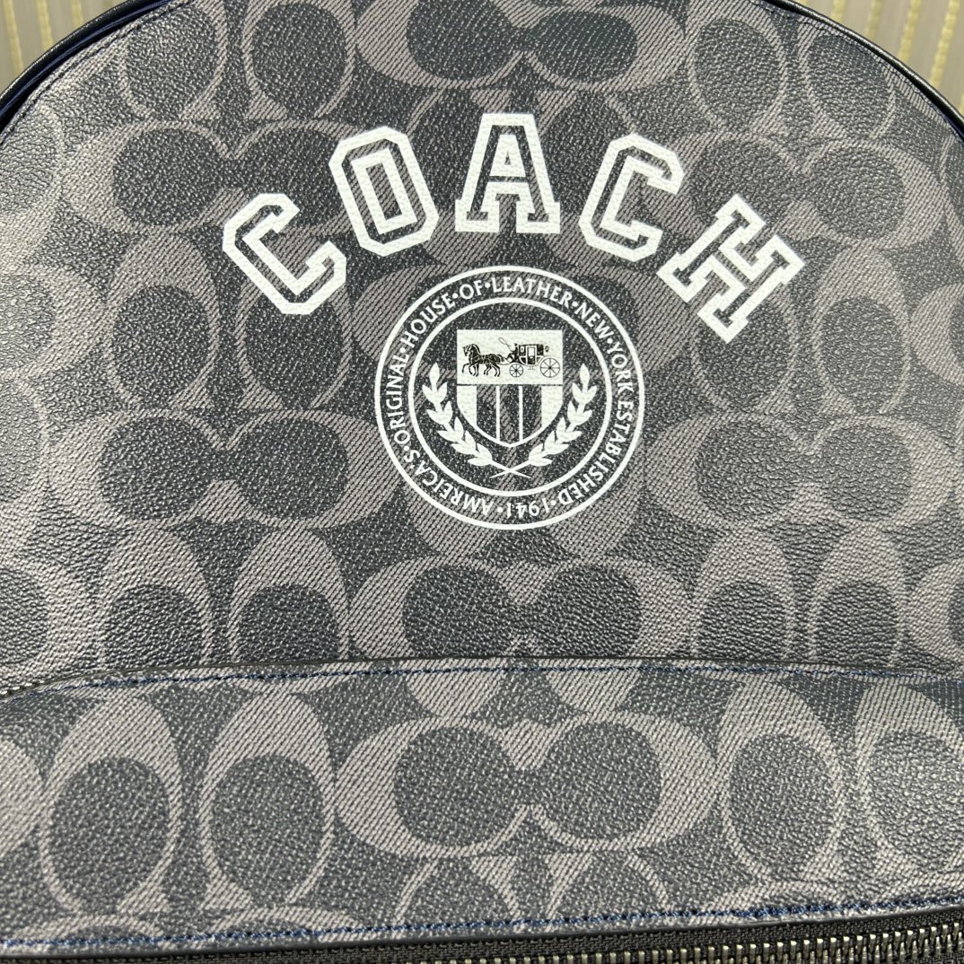 Coach 货号 CB909 coa** west 偏小版男士背包