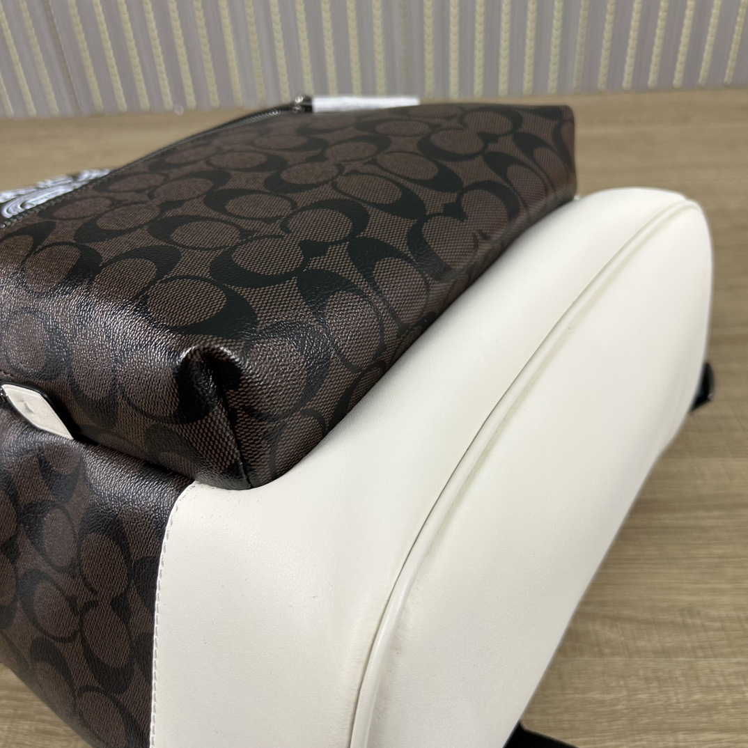 Coach 货号 CB909 coa** west 偏小版男士背包