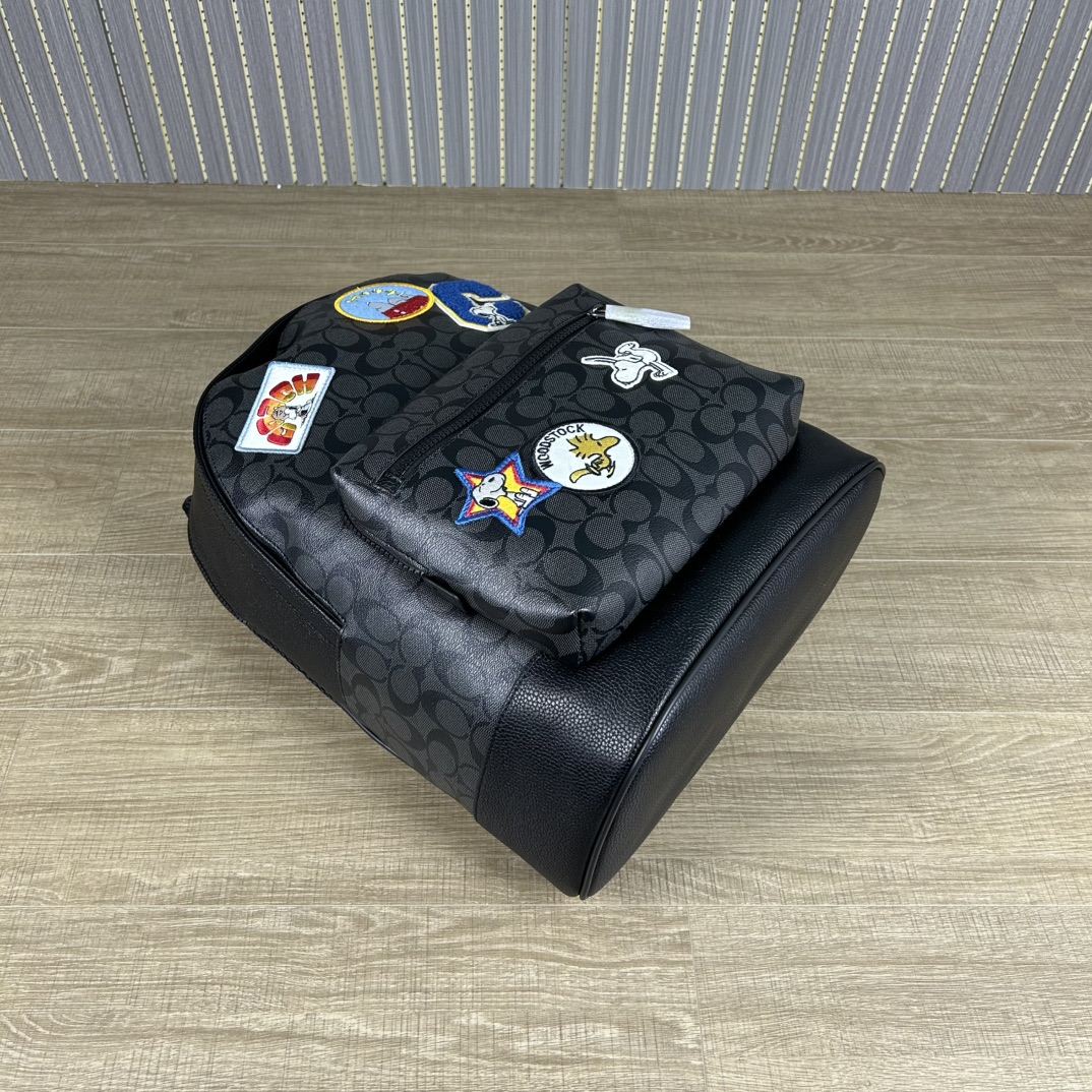 Coach 货号 C4030 coa** west 偏小版男士背包
