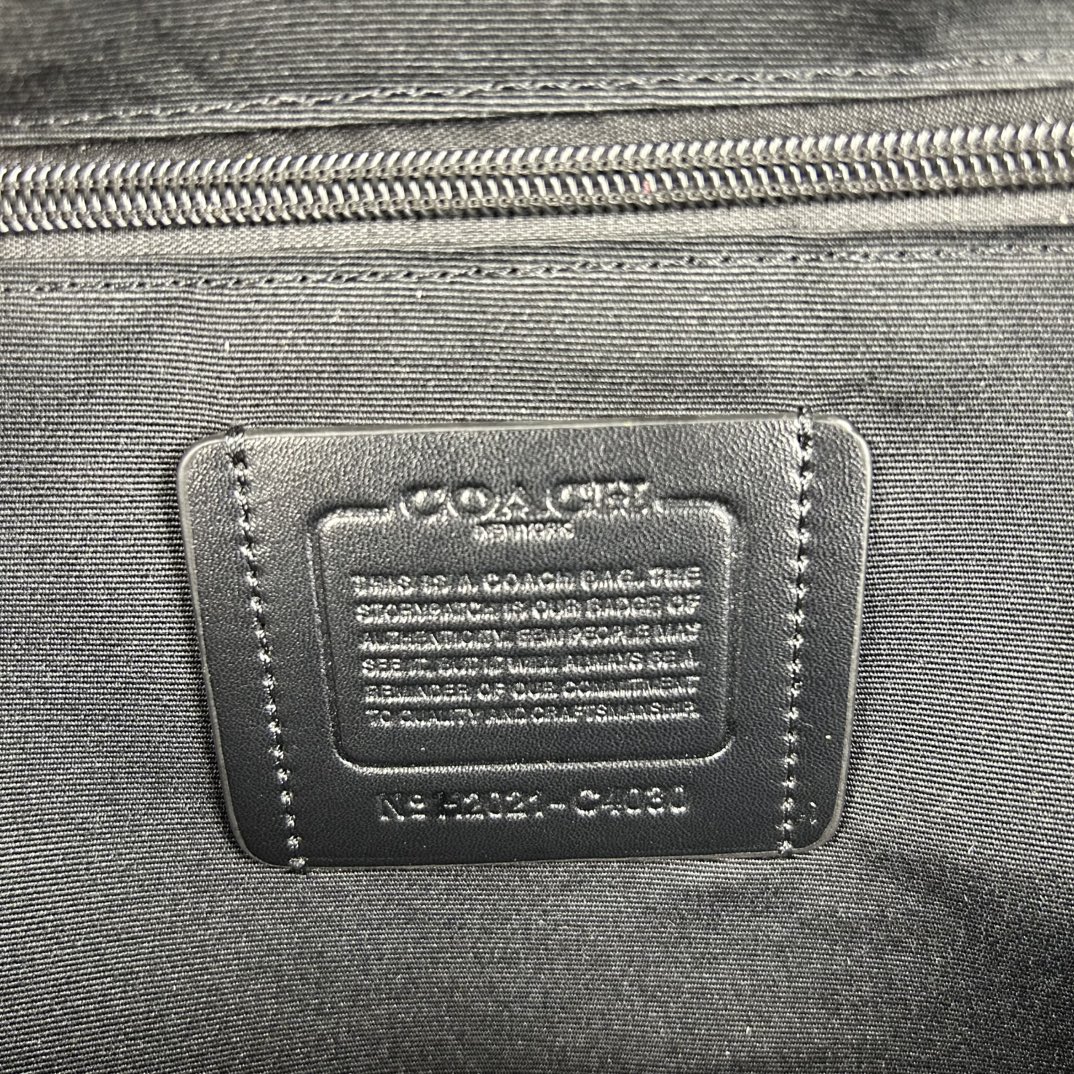 Coach 货号 C4030 coa** west 偏小版男士背包