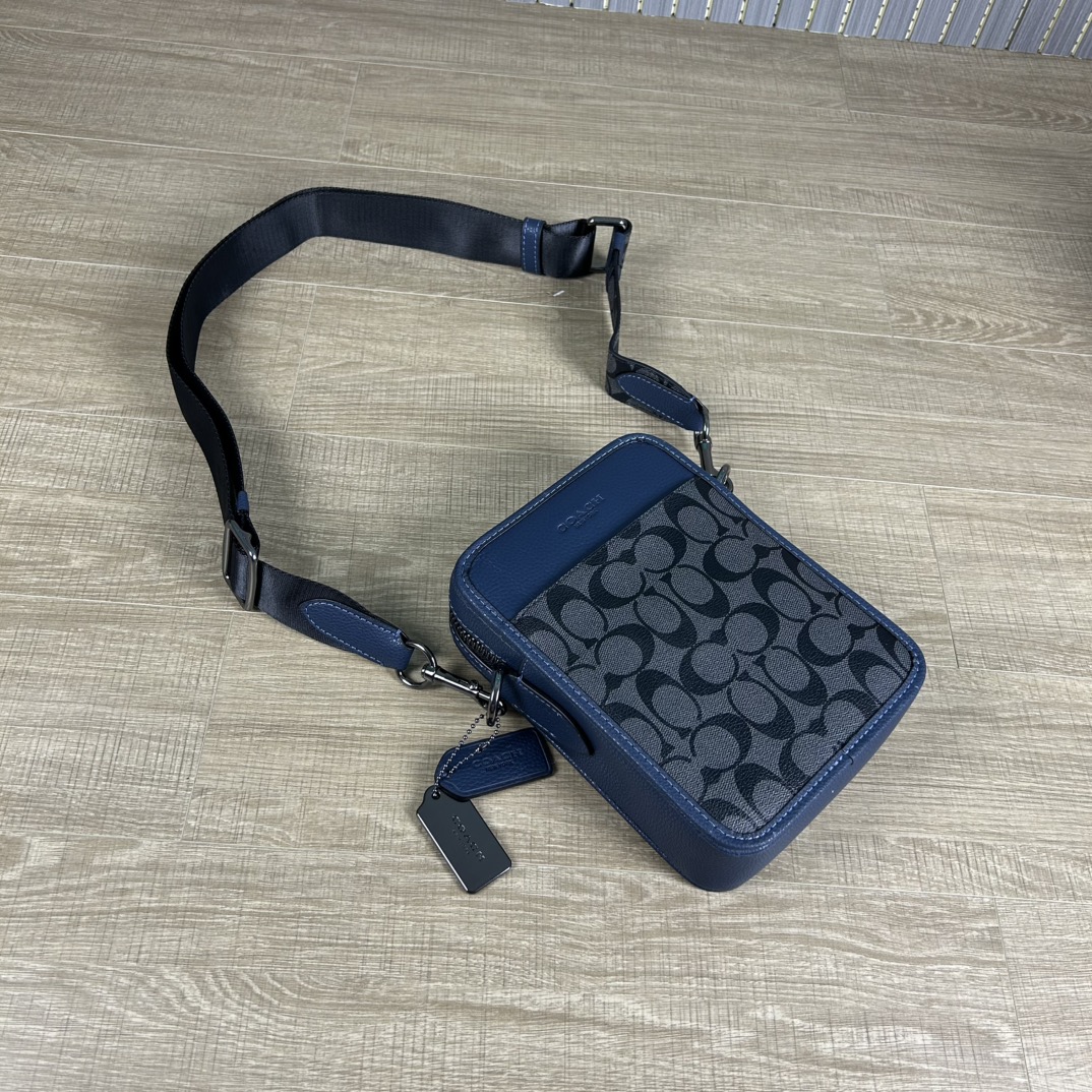 Coach COA**奥莱男包 标志SULLIVAN斜挎包