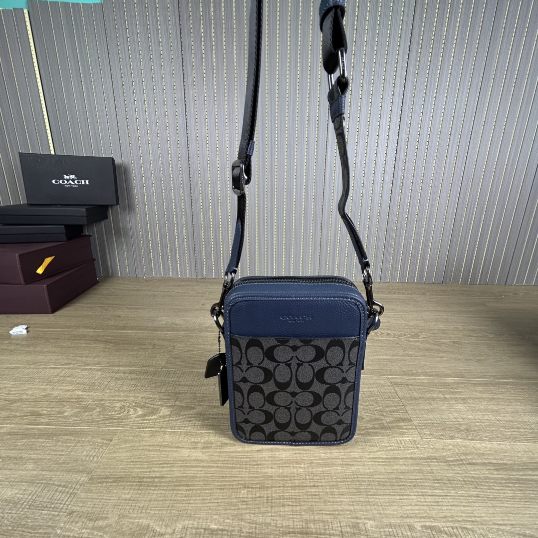 Coach COA**奥莱男包 标志SULLIVAN斜挎包