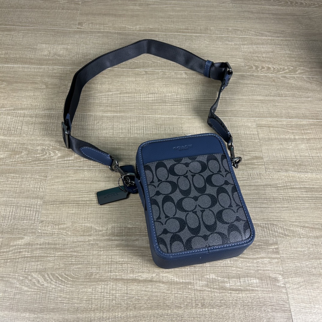 Coach COA**奥莱男包 标志SULLIVAN斜挎包