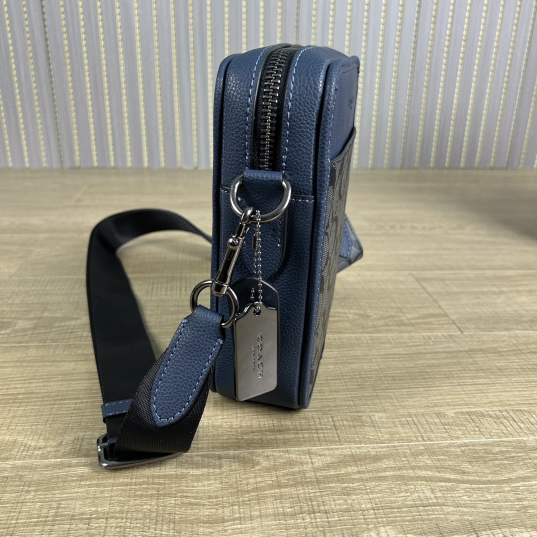 Coach COA**奥莱男包 标志SULLIVAN斜挎包