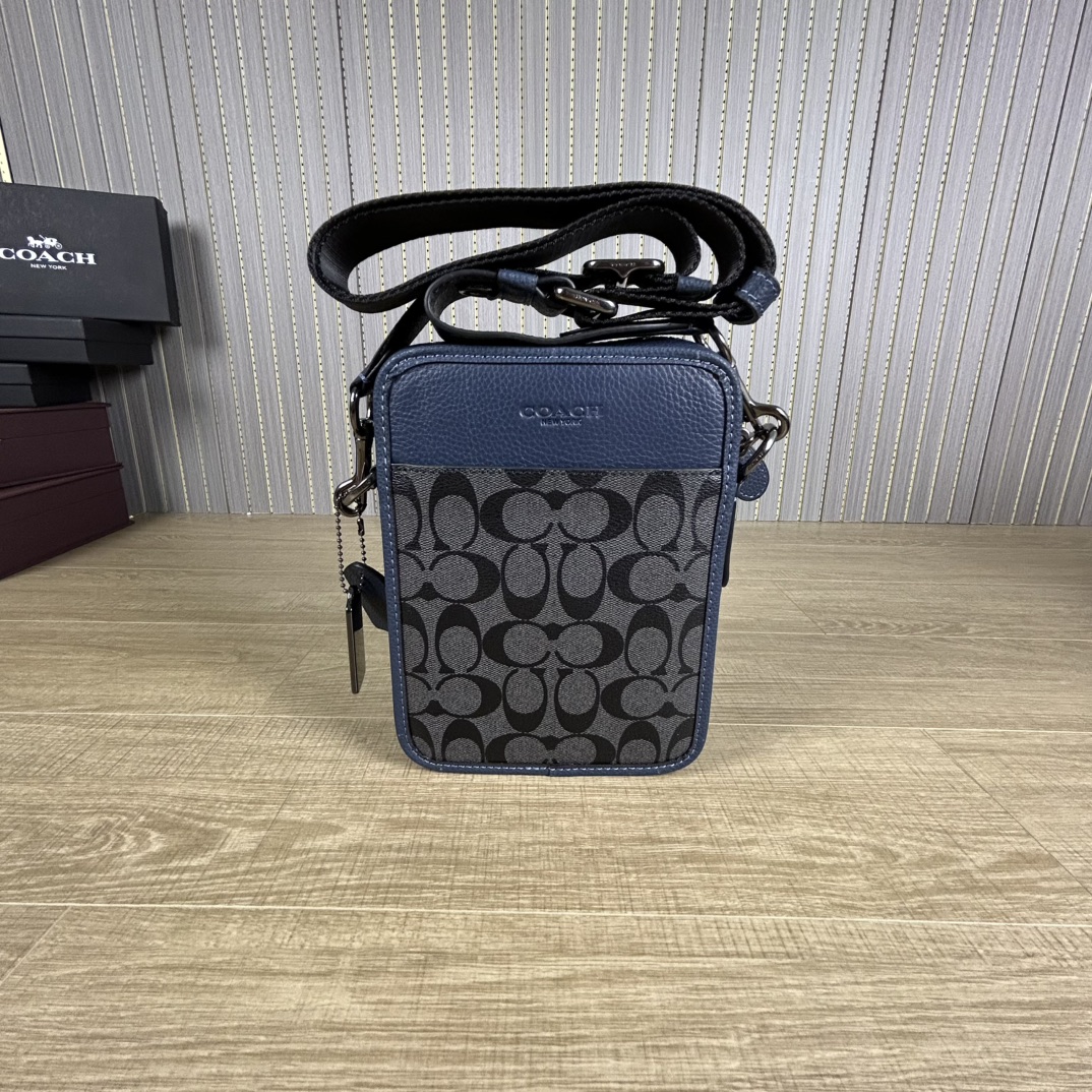 Coach COA**奥莱男包 标志SULLIVAN斜挎包
