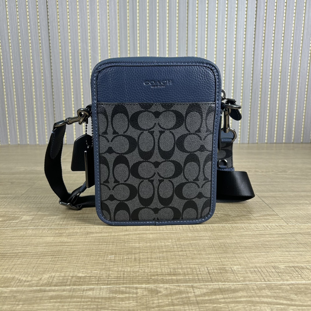 Coach COA**奥莱男包 标志SULLIVAN斜挎包