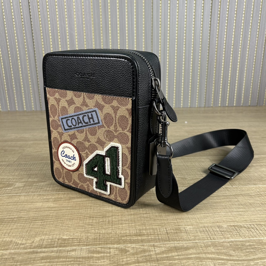 Coach 型号:CY894 CY895 蔻奥莱男包 标志sullivan斜挎包