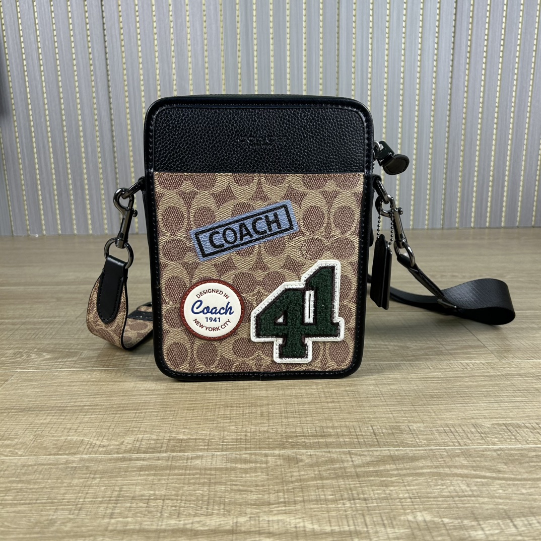 Coach 型号:CY894 CY895 蔻奥莱男包 标志sullivan斜挎包